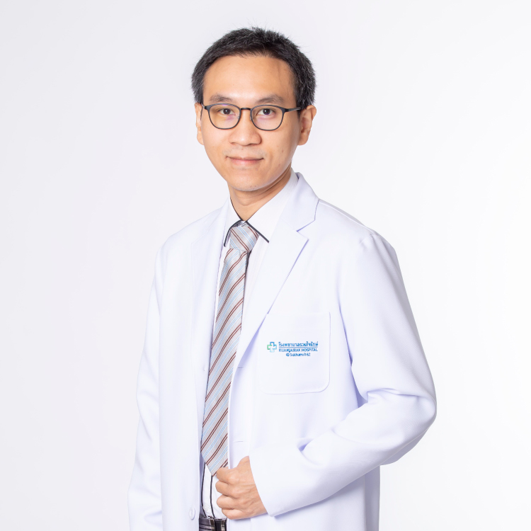 นายแพทย์ ภคภณ ทัดศรี