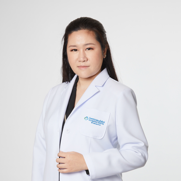 แพทย์หญิง เอมอร แสงศิรินาวิน