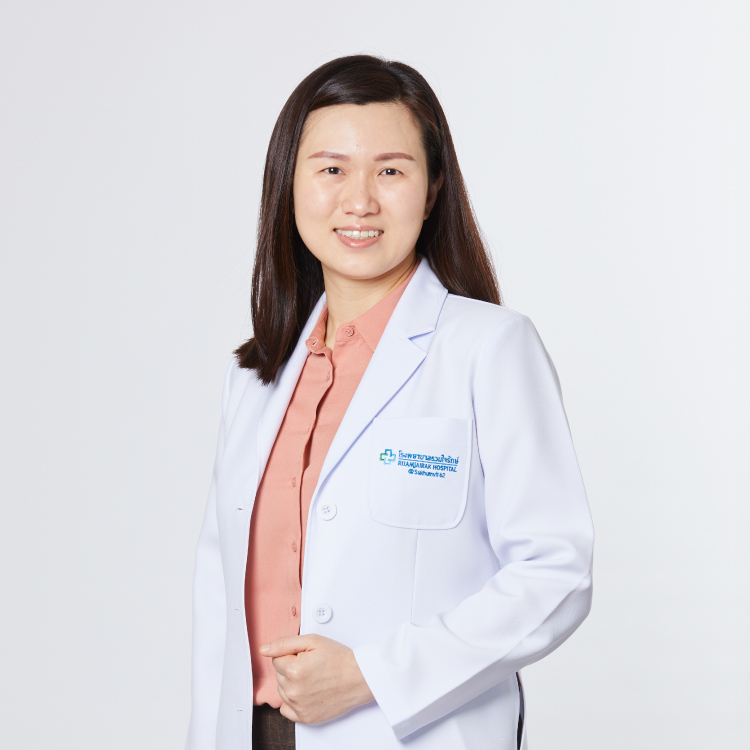 แพทย์หญิง อลีนา สรรค์ธีรภาพ