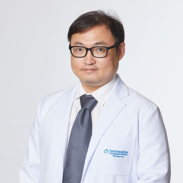 นายแพทย์ ตรีภพ แซ่โง้ว
